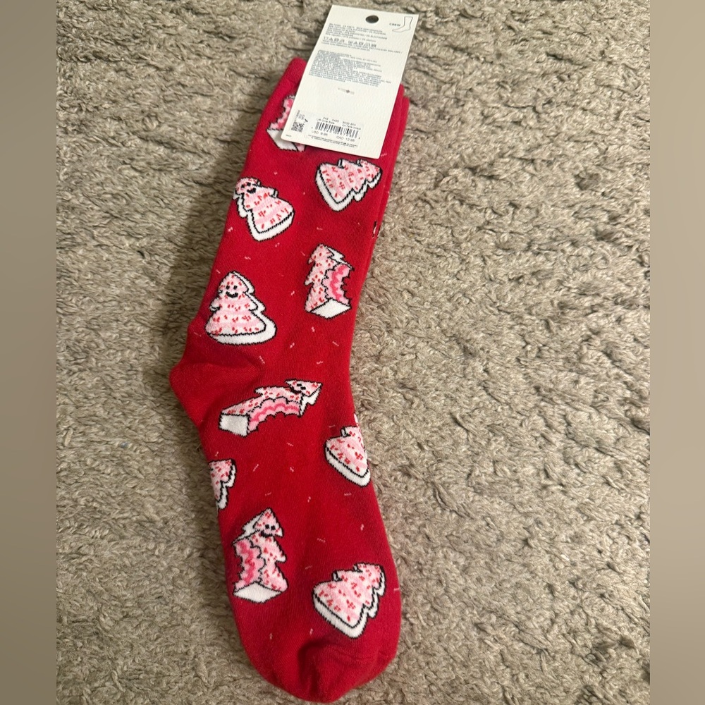 American Eagle AE Red Pink Christmas Tree Snack Cake Graphic Women’s Crew Socks - Picture 4 of 7